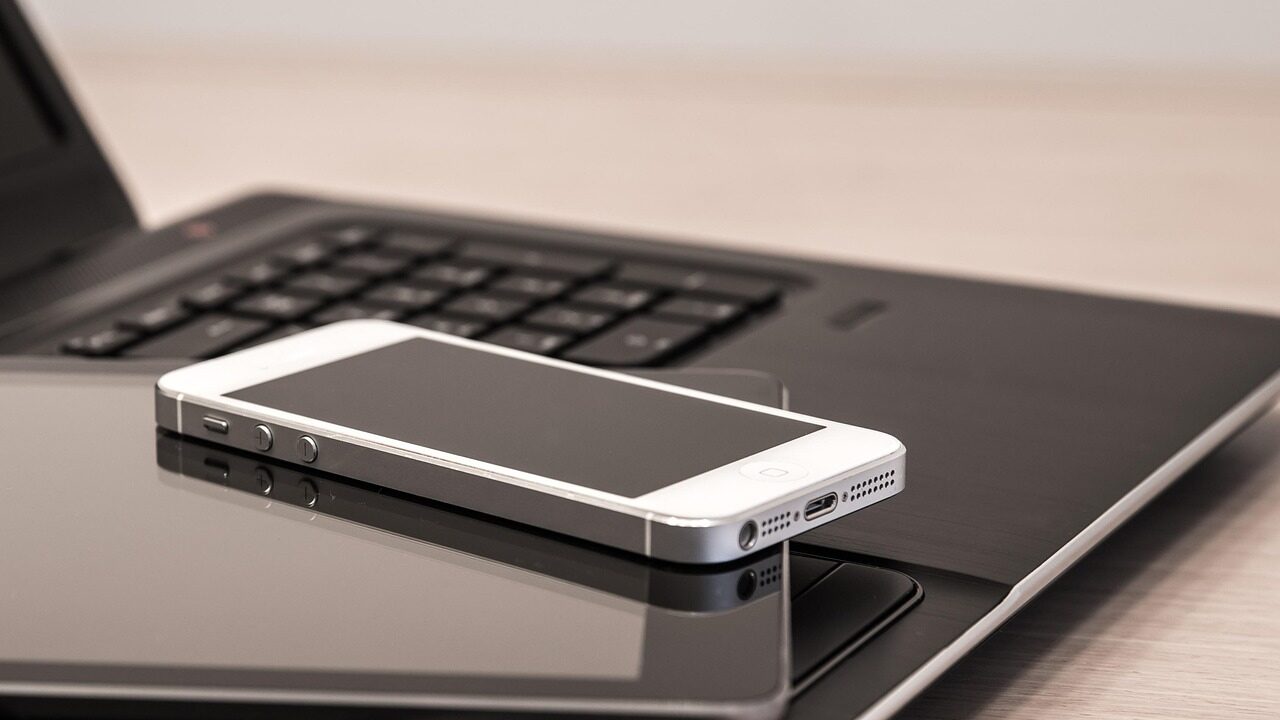 UGREEN Nexode 20W 急速充電器のレビュー